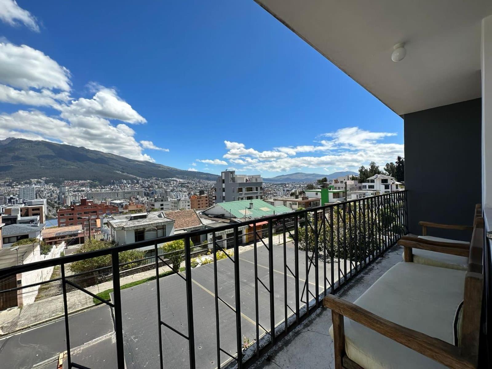 St. Gallen Haus Bed and Breakfast Quito Exterior foto