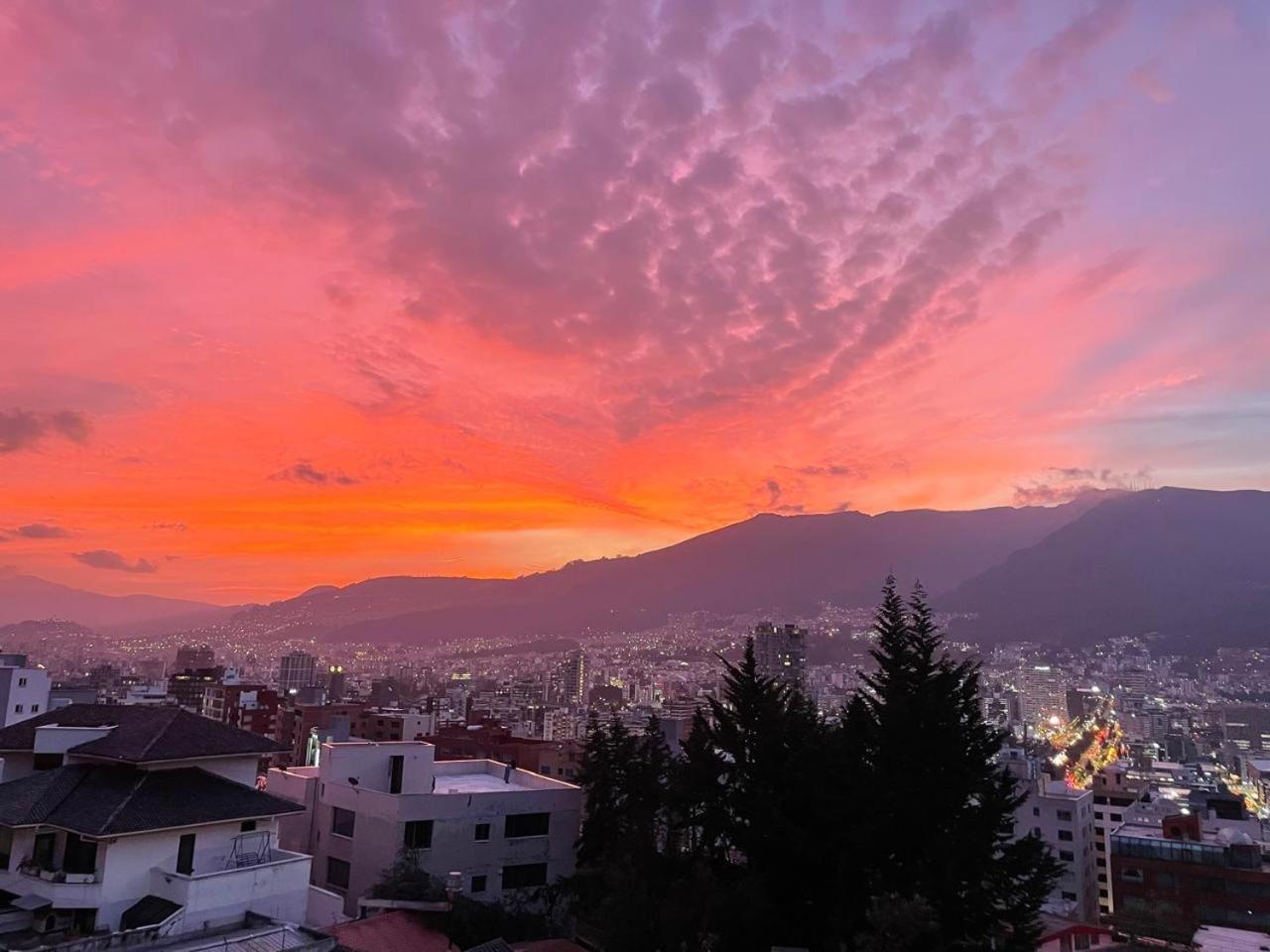 St. Gallen Haus Bed and Breakfast Quito Exterior foto